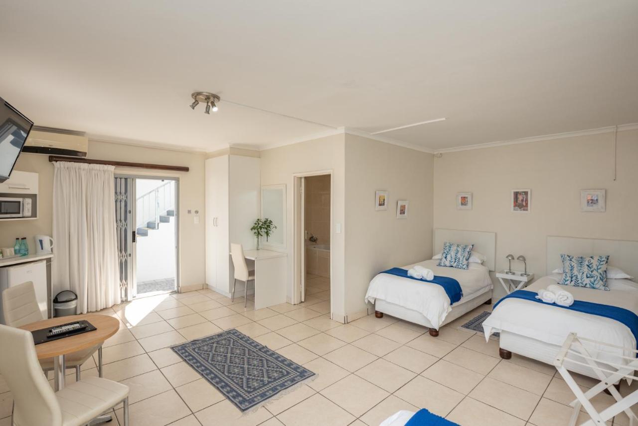 Millard Crescent Guest House Port Elizabeth Exterior photo