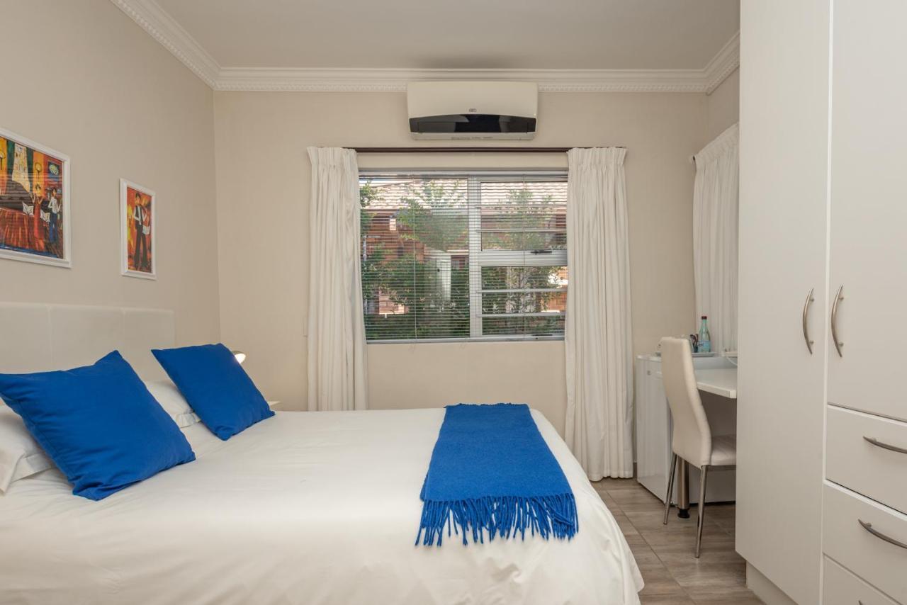 Millard Crescent Guest House Port Elizabeth Exterior photo
