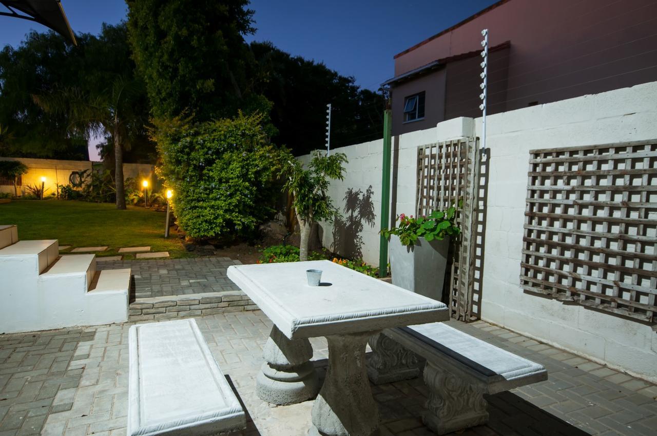 Millard Crescent Guest House Port Elizabeth Exterior photo