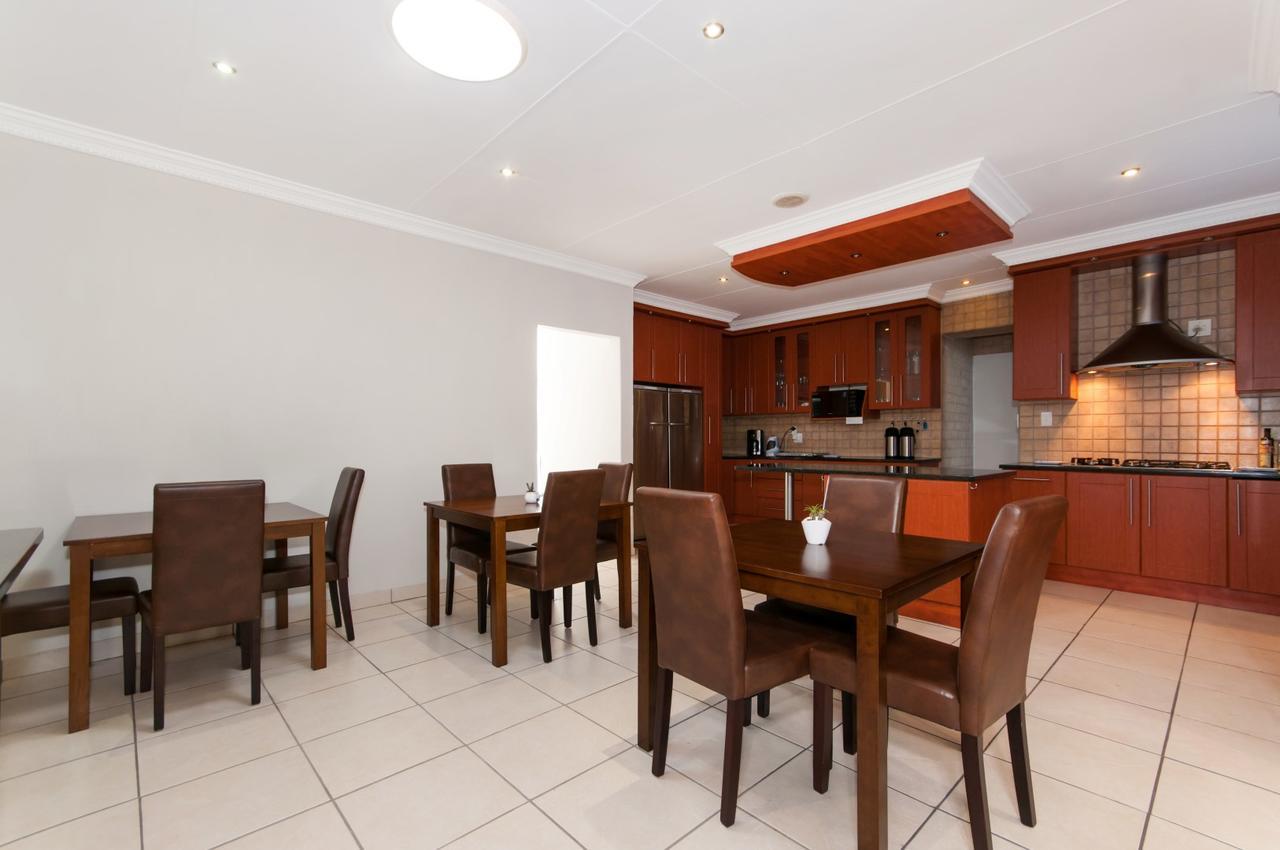 Millard Crescent Guest House Port Elizabeth Exterior photo