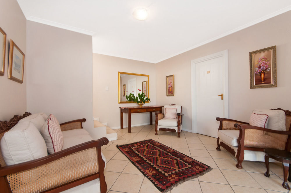 Millard Crescent Guest House Port Elizabeth Exterior photo